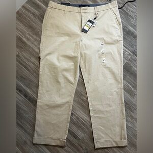 Tommy Hilfiger Hampton Chino Lightweight Pants for Women with Relaxed Fit